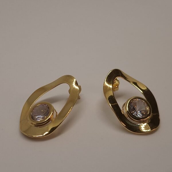 Brinco Oval com Zircônia